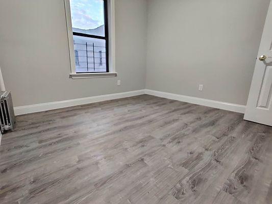 Foto del edificio - 3 bedroom in BRONX NY 10459