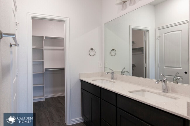 Foto del edificio - 10038 Spice Ln