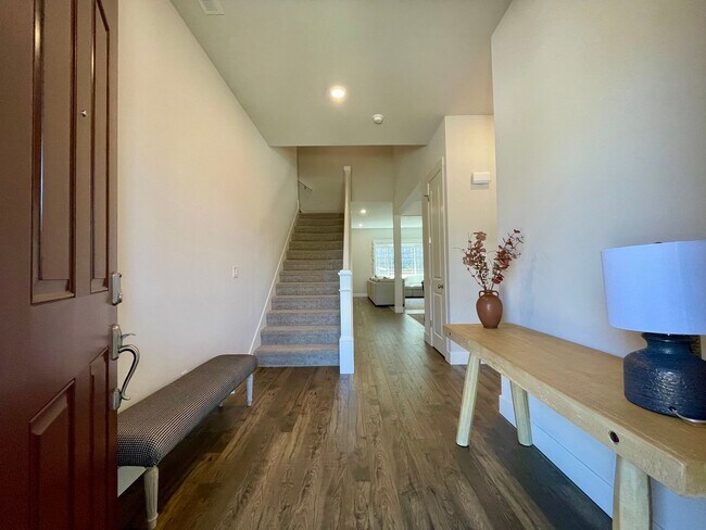 Foto del edificio - River Terrace 5 Bed 3 Bath House in Tigard...