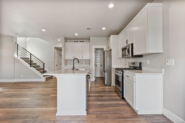 Foto del edificio - Awesome end unit 3 Bed 2.5 Bath townhome i...