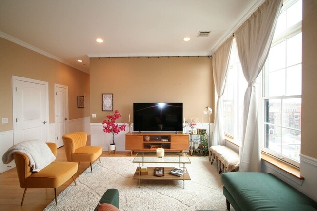 Building Photo - 769 Montgomery St