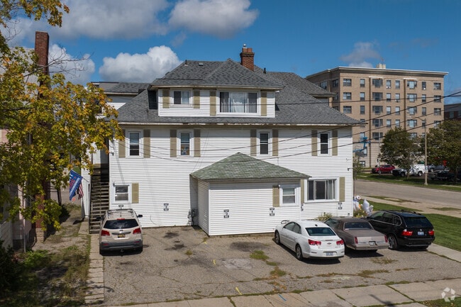 6 Available Parking Spaces - 532 Townsend St