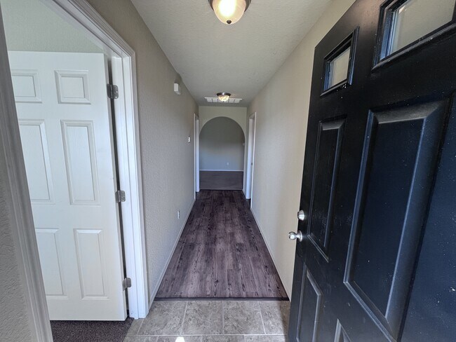 Foto del edificio - 133 Meadow Dr