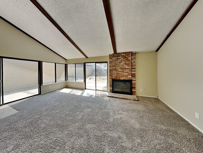 Building Photo - 25296 Via Sistine