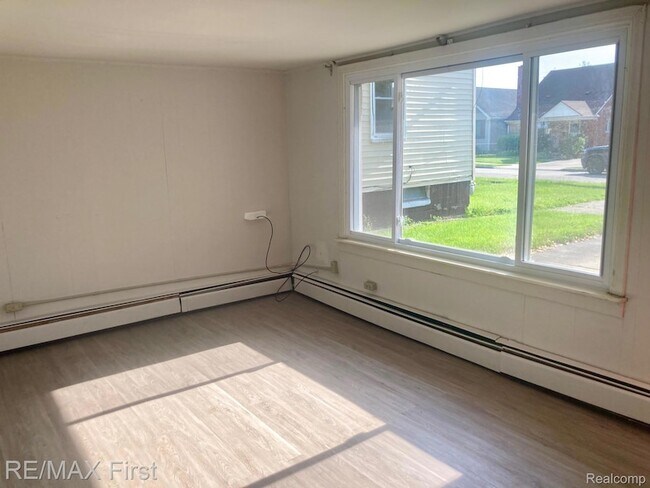 Foto del edificio - 23360 Carlisle Ave
