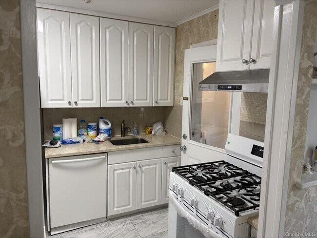 Foto del edificio - 81-11 261st St