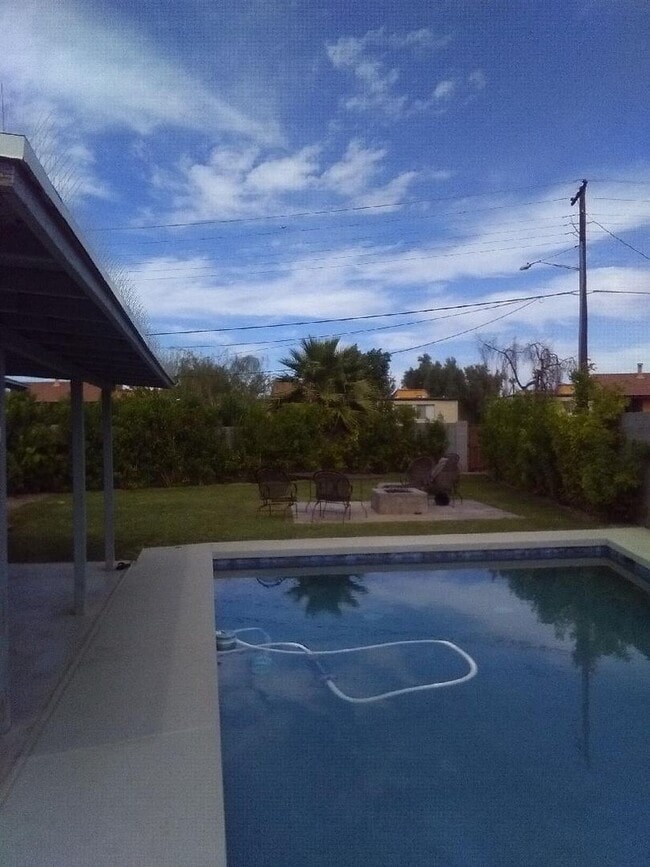 Foto del edificio - 6-Bedroom Tempe Home with Private Pool & Ideal Location