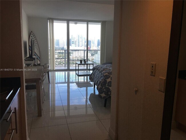 Foto del edificio - 1750 N Bayshore Dr