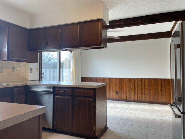 Foto del edificio - 5640 Tilly Rd