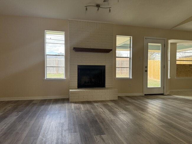 Building Photo - 1409 Opal Rd