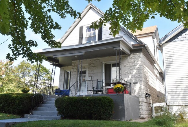 Foto del edificio - 2218 E Eden Pl