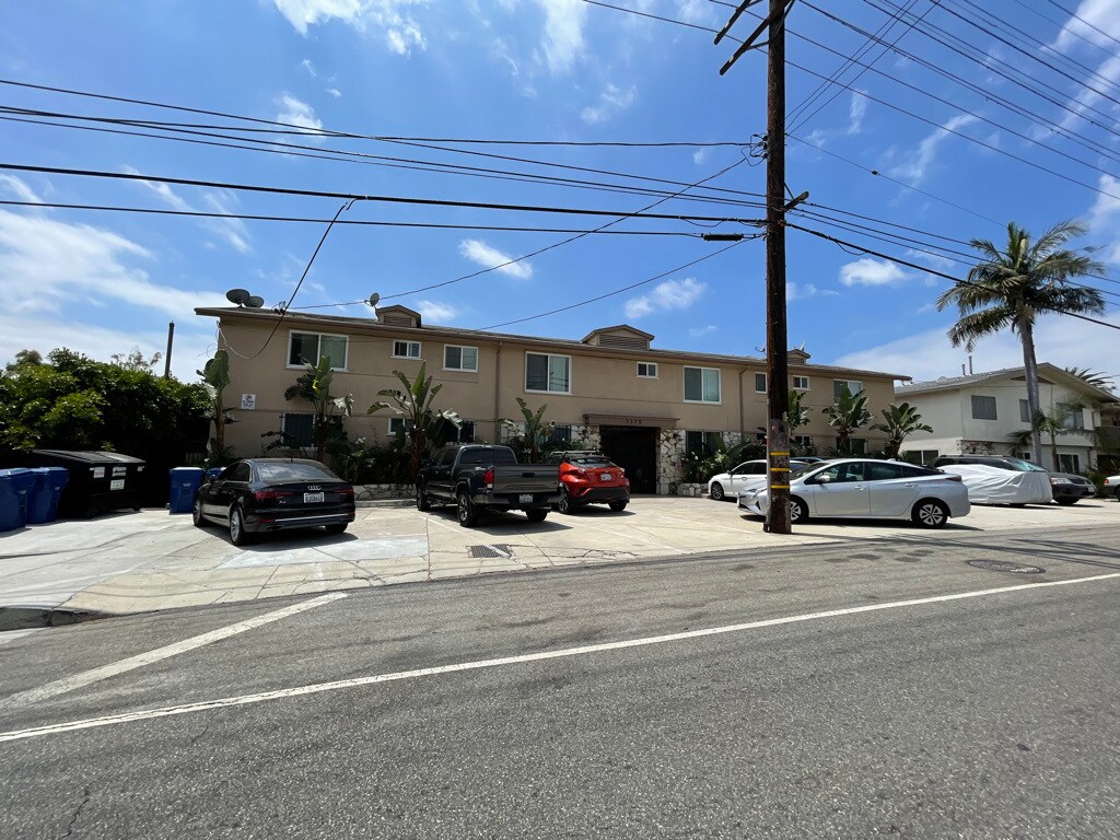 Primary Photo - 3375 Manning Ave