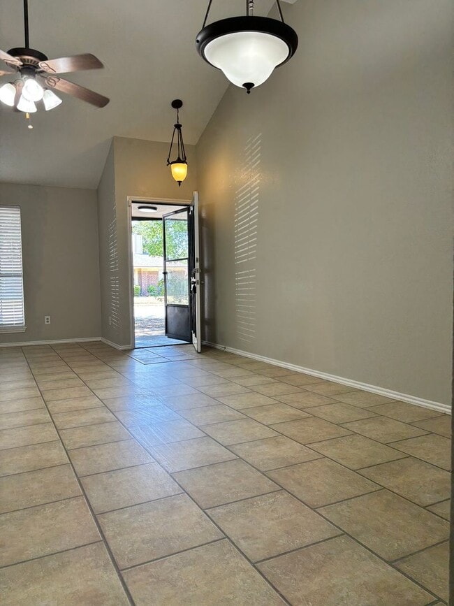 Building Photo - 104 Glade Shadow Dr