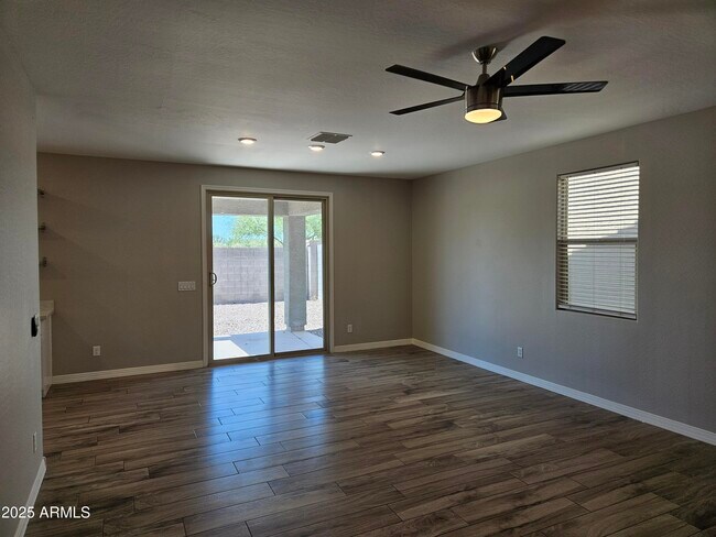 Building Photo - 40537 W Helen Ct