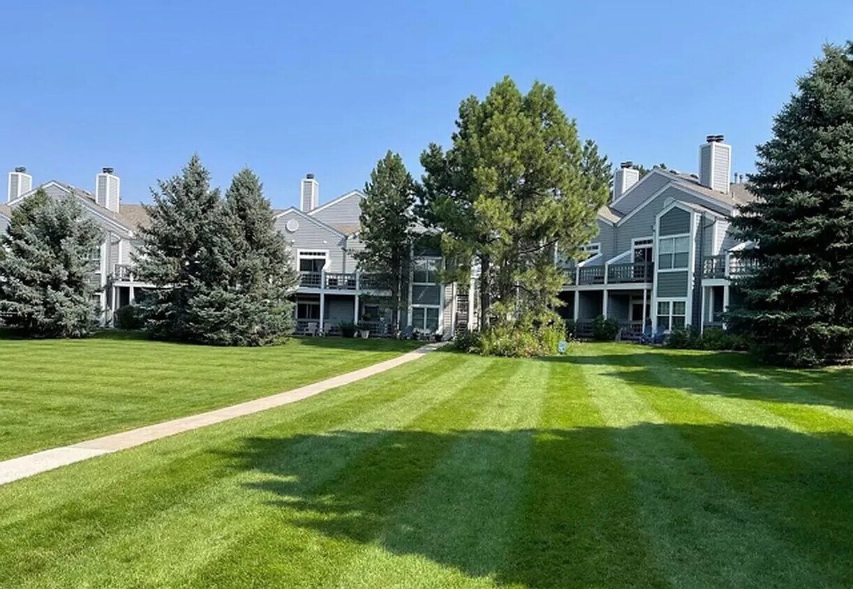 Foto principal - 2BR Condo With Attached Garage Available F...