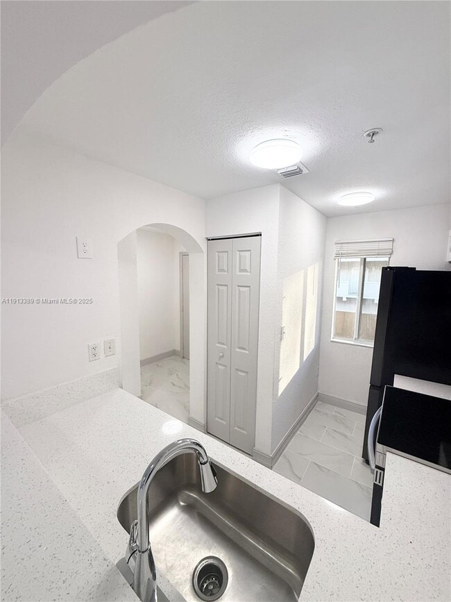 Foto del edificio - 7991 NW 8th St