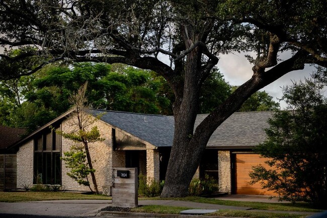 Foto del edificio - 7824 Manassas Dr