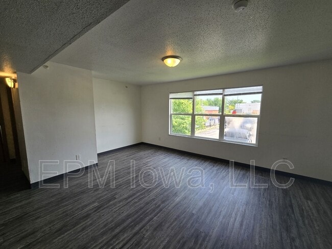 Building Photo - 60 Miller Ave SW