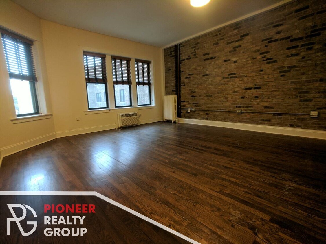 Foto principal - 744 W Addison St