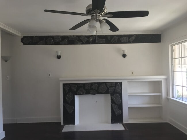 Living Room - 5737 Ruthelen St