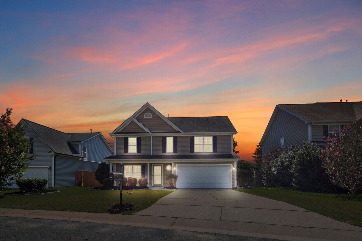 Primary Photo - 3 Bedroom 2.5 Bath in Fuquay Varina