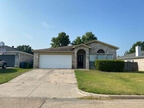 Building Photo - 4024 Periwinkle Dr