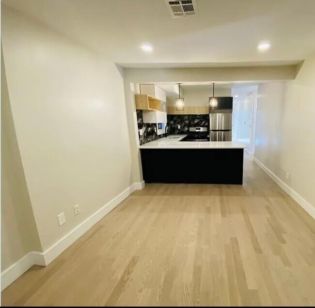 102 Pennington St 6 - 100 Pennington St