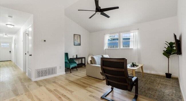 Building Photo - 1118 Ebert Ave