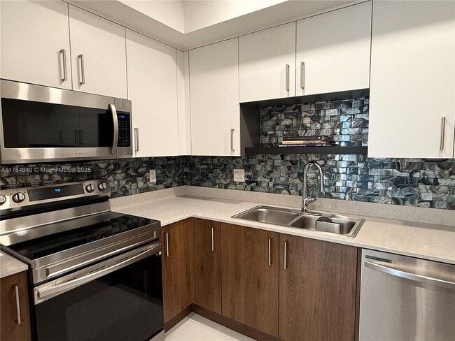Foto del edificio - 10950 NW 82nd St