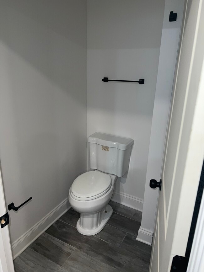 Main floor bathroom - 1266 Riverside Ave