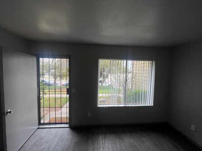 Foto del edificio - Now Leasing – Beautiful 3 Bedroom Townhome...