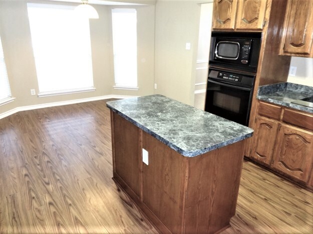 Building Photo - 3202 Chalkstone Dr