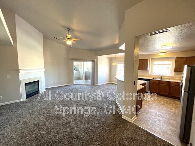 Foto del edificio - 7045 Ash Creek Heights