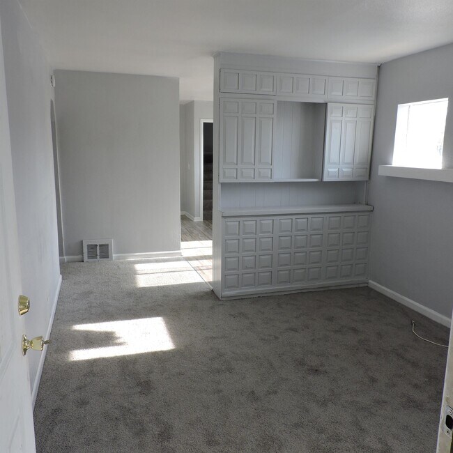 Building Photo - 22736 Cushing Ave