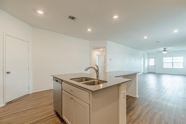 Foto del edificio - 341 Escondido Cir