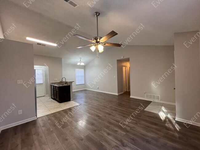 Foto del edificio - 7065 Village Ln