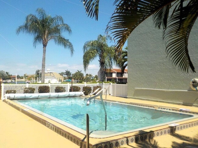 Building Photo - 1400 Mineo Dr