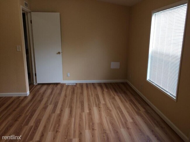 Building Photo - 3 br, 2 bath House - 732 NE Mariners Loop