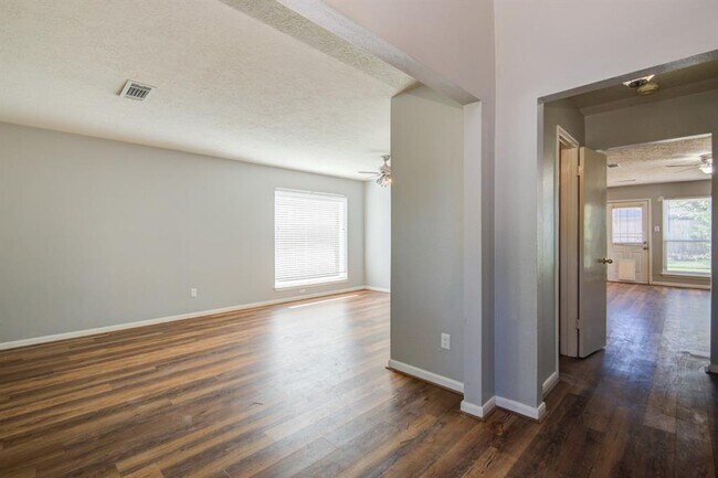 Building Photo - 14434 Cypress Ridge Dr
