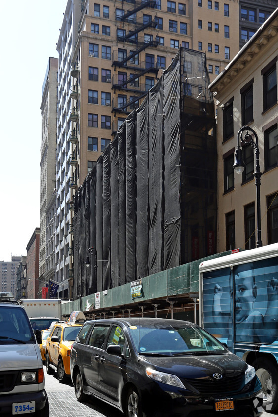 Primary Photo - 112 Fulton St