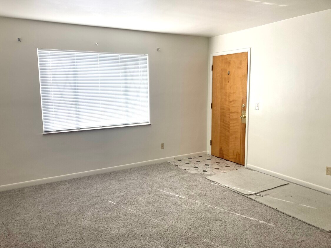 living room - 3550 Schwartze Ave