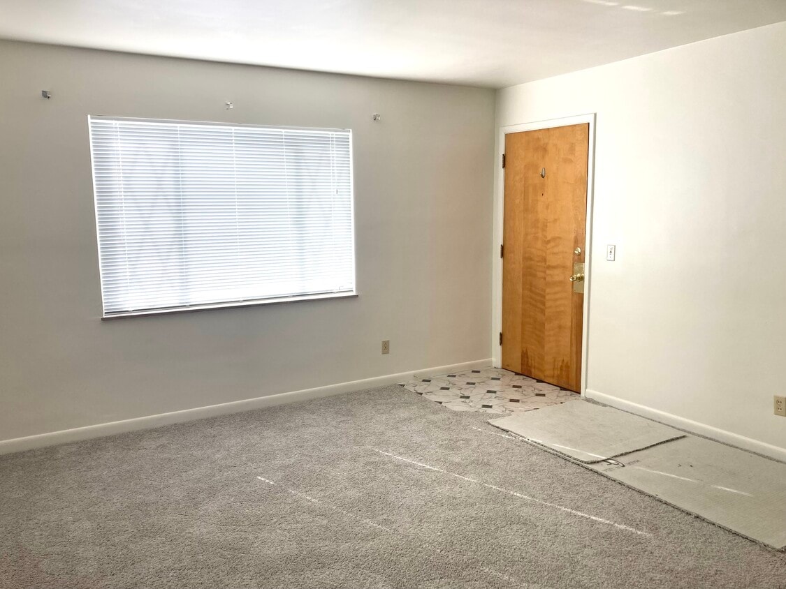 living room - 3550 Schwartze Ave