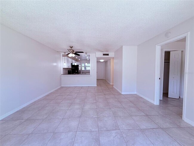 Foto del edificio - 6332 Newtown Cir