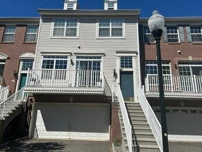 Building Photo - 5 Carpenter Ct