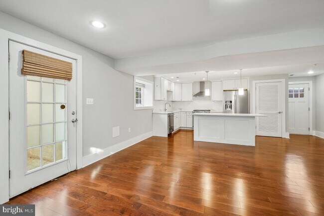 Foto del edificio - 837 Shepherd St NW