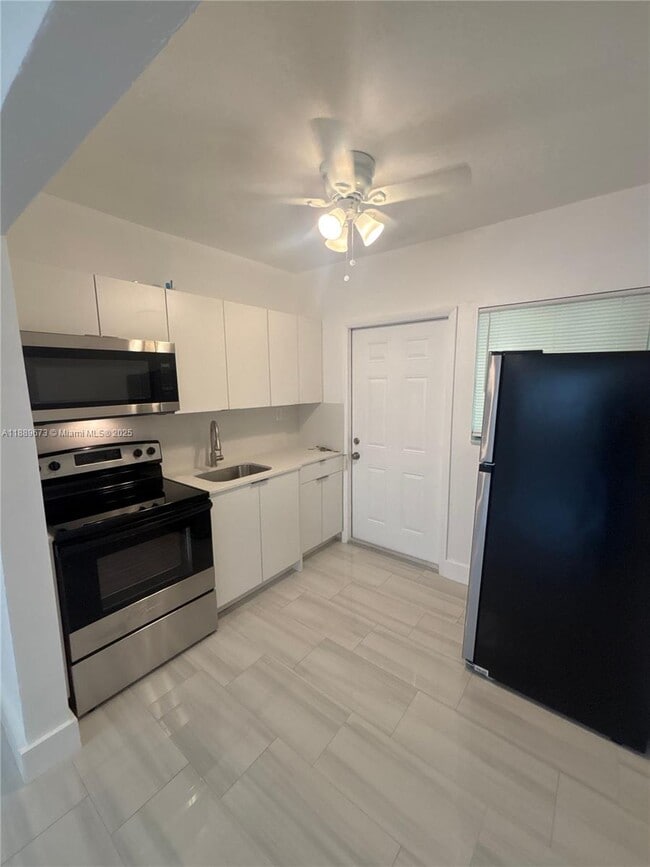 Foto del edificio - 671 SW 7th St