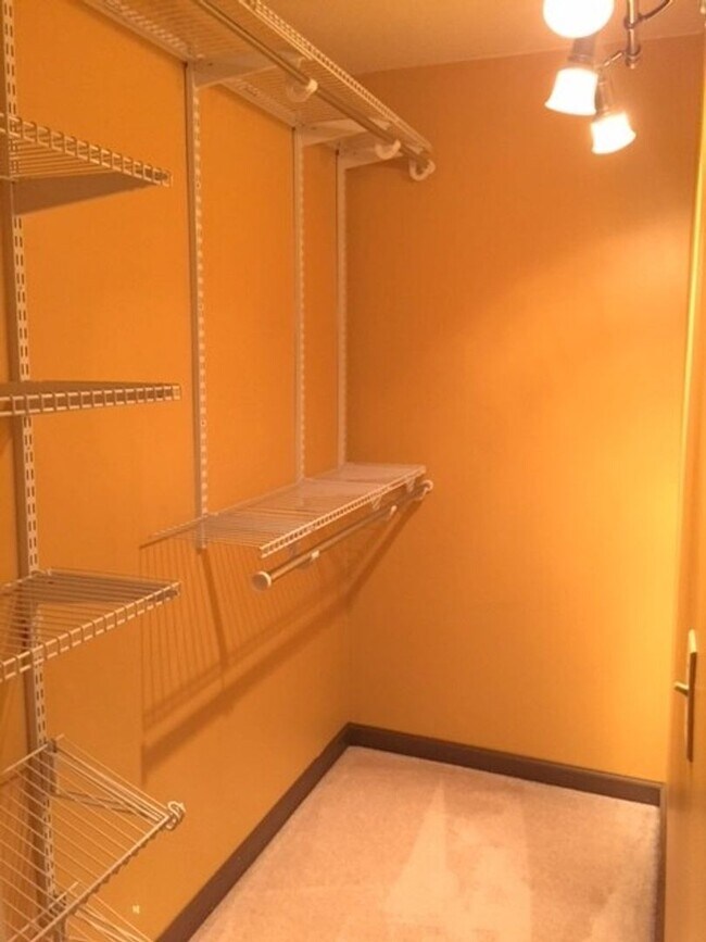 Foto del edificio - Amite condo available August!