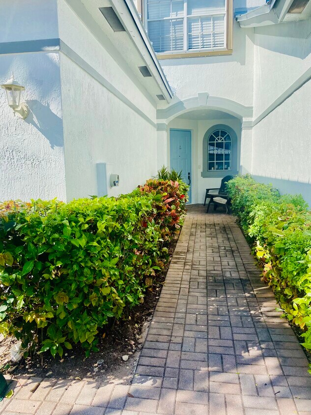Primary Photo - 148 Coconut Key Ln