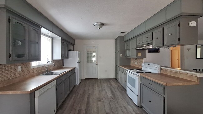 Building Photo - 175 Upper Colorado Dr