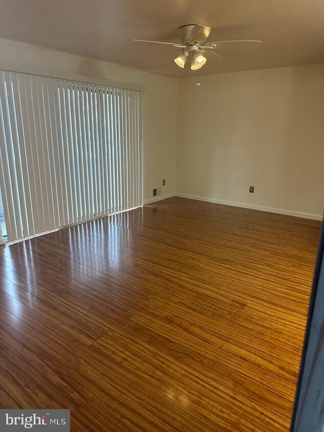113 The Woods, Cherry Hill, NJ 08003 Room for Rent in Cherry Hill, NJ
